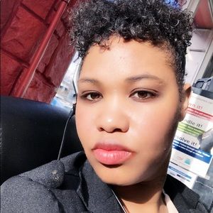 Meet your Posher, Vanessa